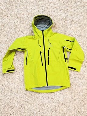 Arc’teryx Alpha SV Shell Jacket - Yellow